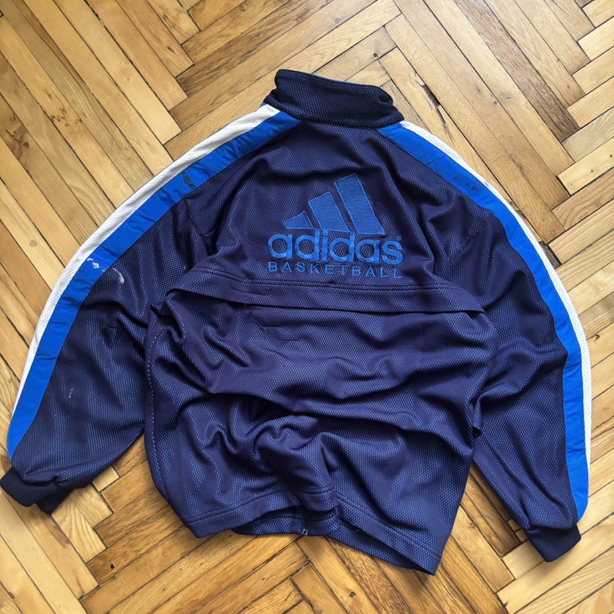 Vintage Vintage Avant-Garde Adidas Basketball Zip Jersey Size US S / EU 44-46 / 1 - 3 Thumbnail