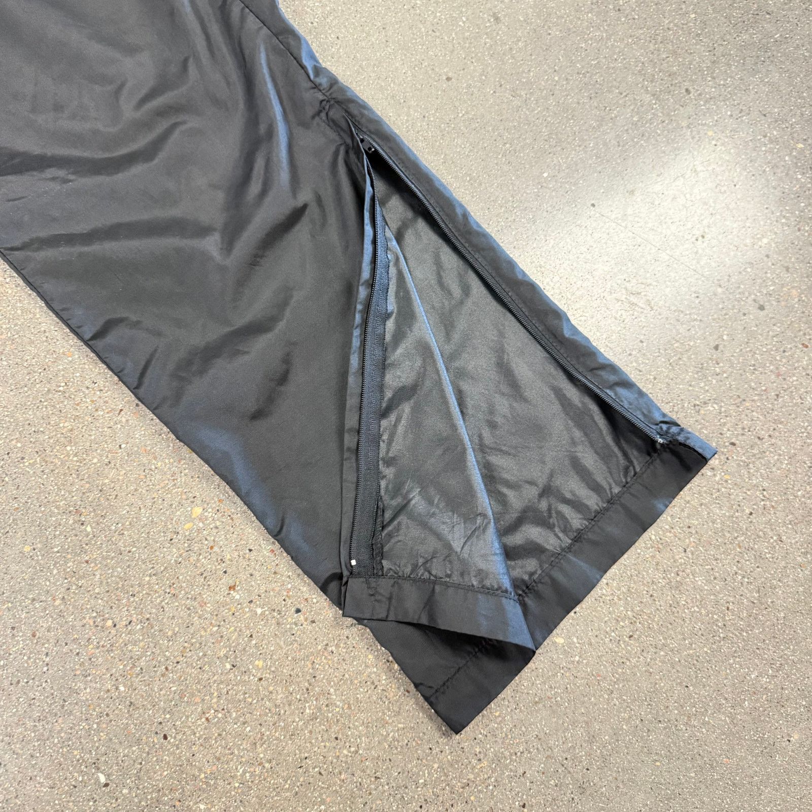 Adidas Vtg adidas Trefoil Track Pants Black Nylon M 80s 90s Taiwan Size US 32 / EU 48 - 10 Thumbnail