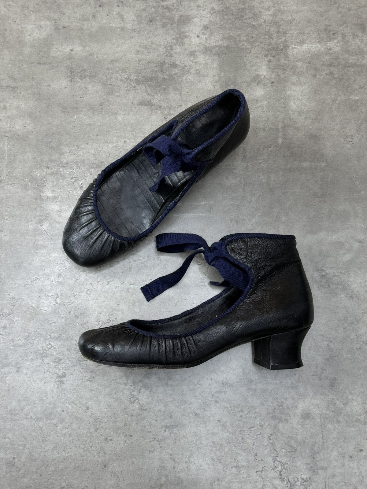 Vintage Chie Mihara Black Leather Ribbon Heels Pumps Size 39 Size US 9 / IT 39 - 9 Thumbnail