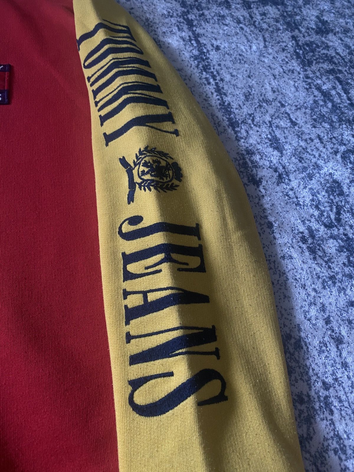 Tommy Hilfiger Tommy hilfiger with big logo on sleeve vintage style Size US L / EU 52-54 / 3 - 5 Thumbnail