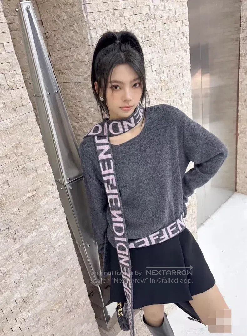 Fendi Fendi Cashmere and wool knitted sweater Size XS / US 0-2 / IT 36-38 - 1 Thumbnail