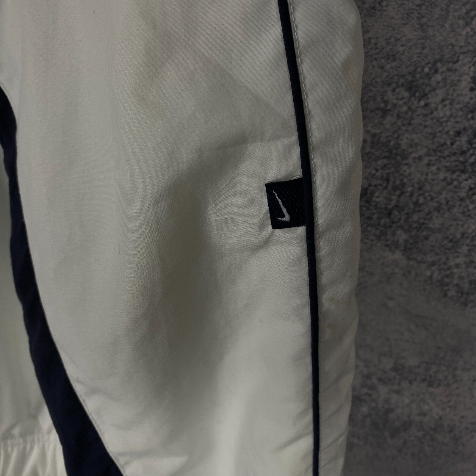Nike Nike Vintage Track Jacket Men's Size L White Big Swoosh ` Size US L / EU 52-54 / 3 - 11 Thumbnail