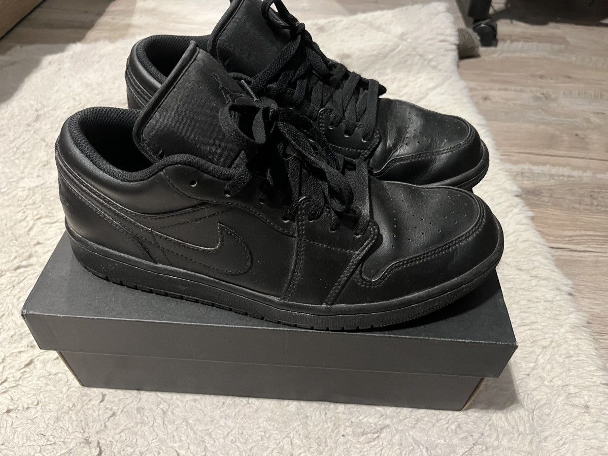 Jordan Brand Jordan 1 low triple black Size US 10.5 / EU 43-44 - 2 Thumbnail