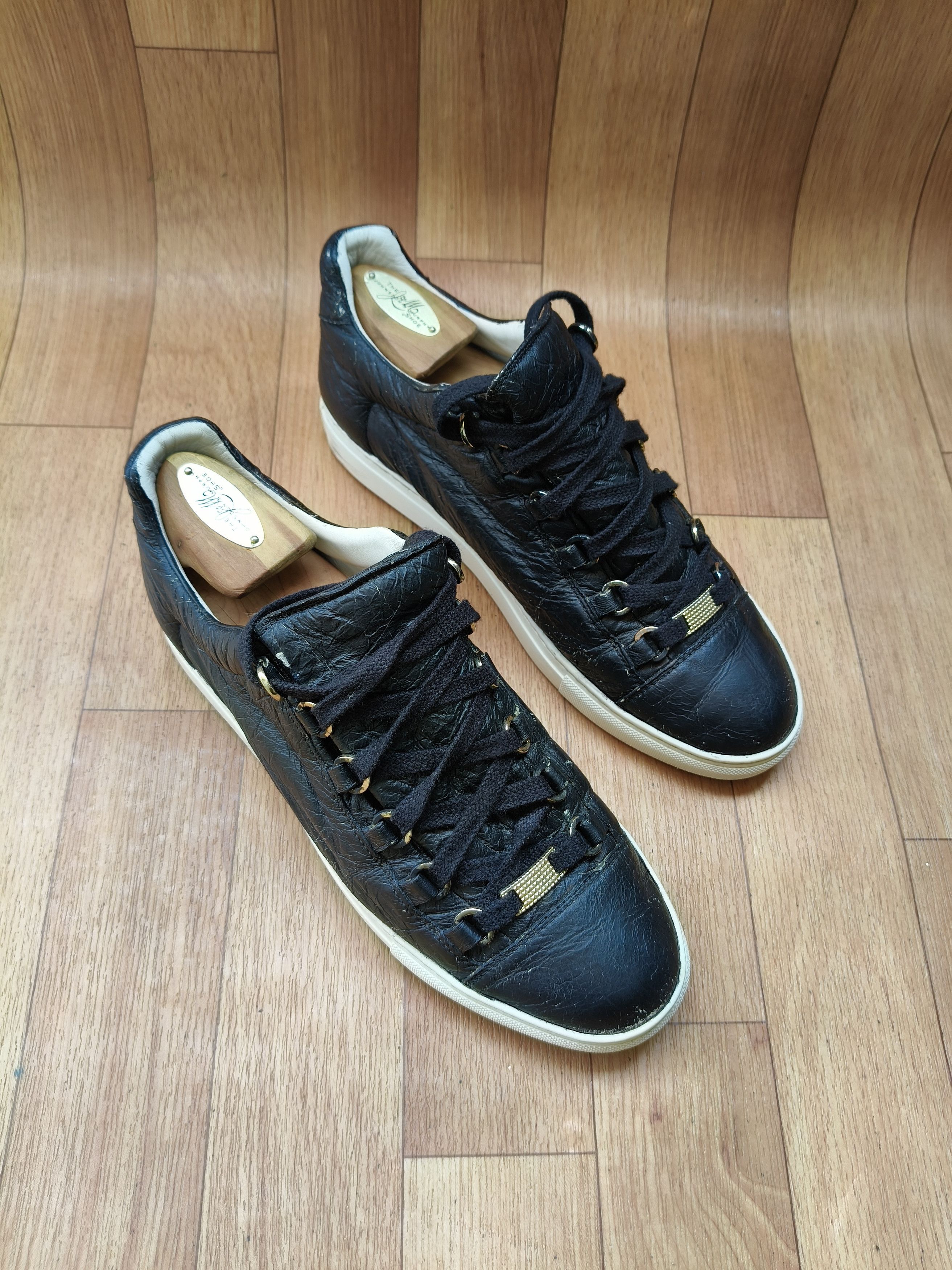 Balenciaga BALENCIAGA ARENA CRACKED EFFECT LOW TOP SNEAKERS Size US 7.5 / EU 40-41 - 12 Thumbnail
