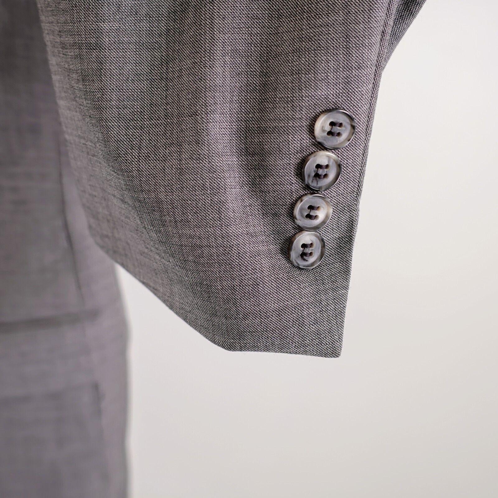Joseph Abboud Joseph Abboud Tollegno 1900 Super 120s Wool Gray Sharkskin 4 Size 42R - 3 Thumbnail