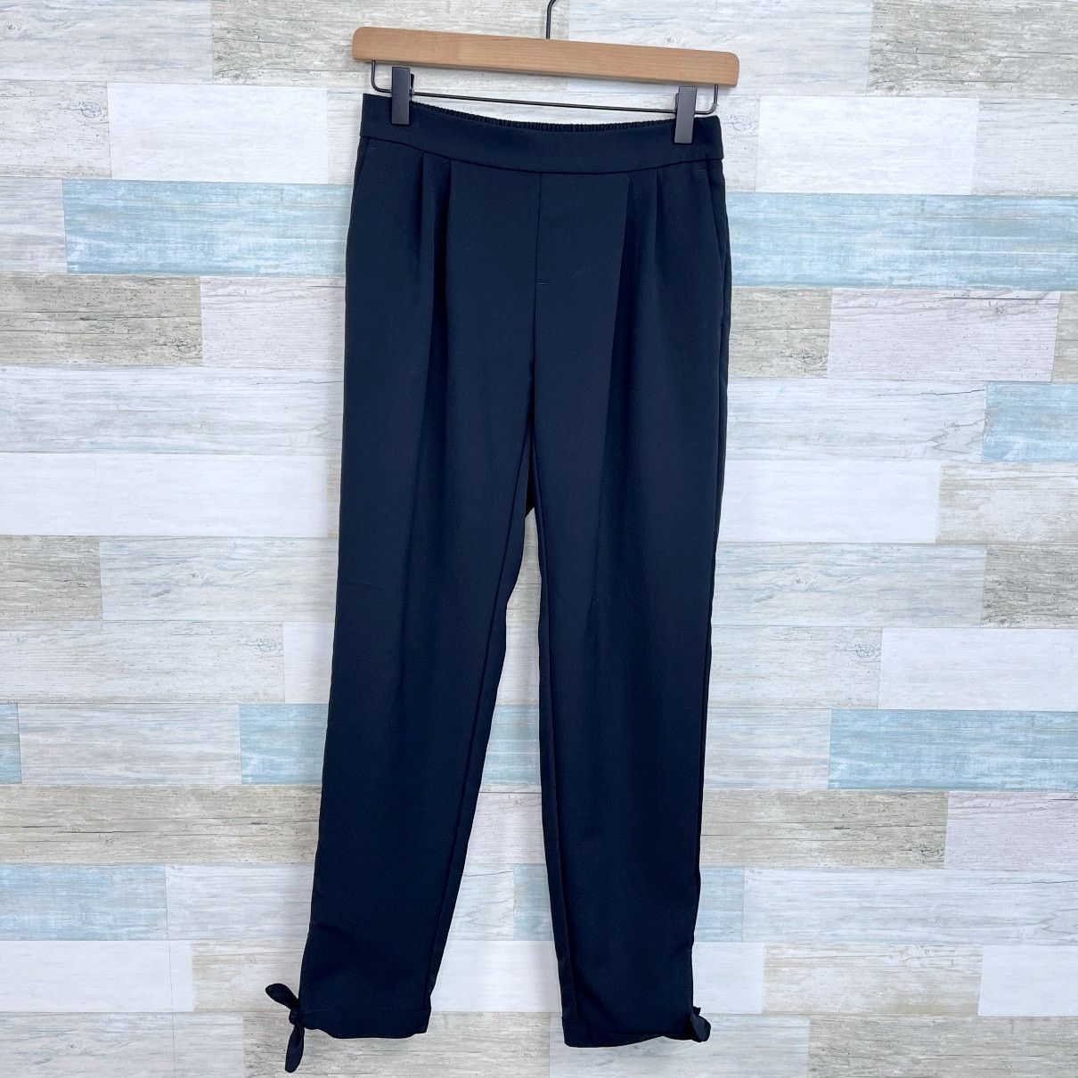 Ann Taylor Ann Taylor Pleated Tie Hem Dress Pants Black Mid Rise 0 Size 25" / US 0 / IT 36 - 1 Thumbnail