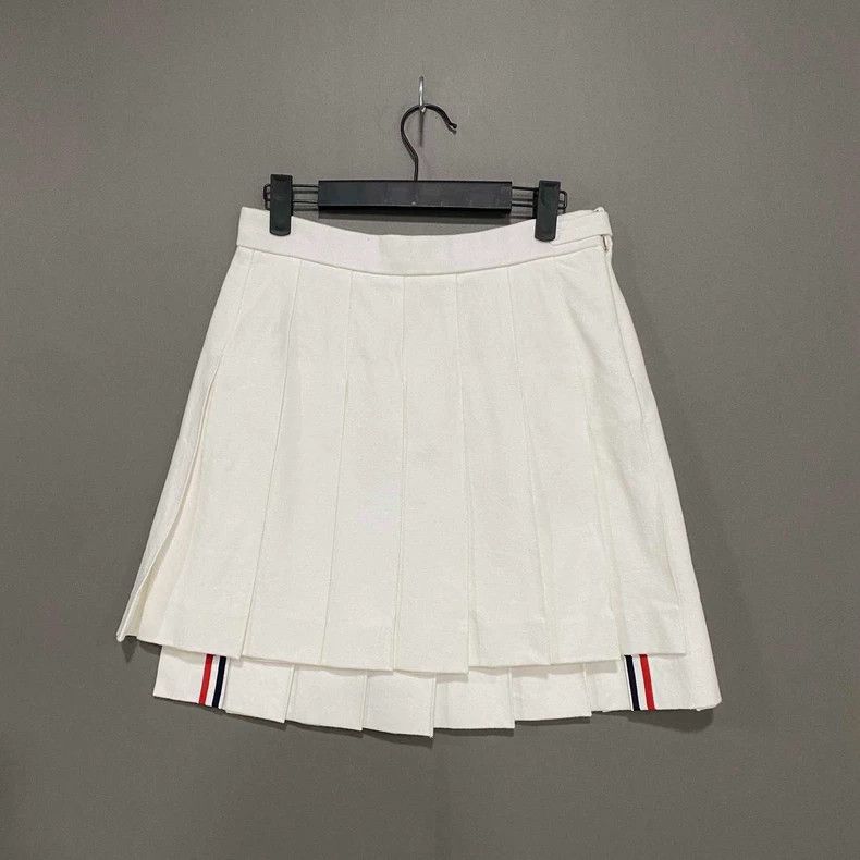 Thom Browne Thom Browne White classic pleated skirt 2505-Nextarrow Size 26" / US 2 / IT 38 - 1 Thumbnail