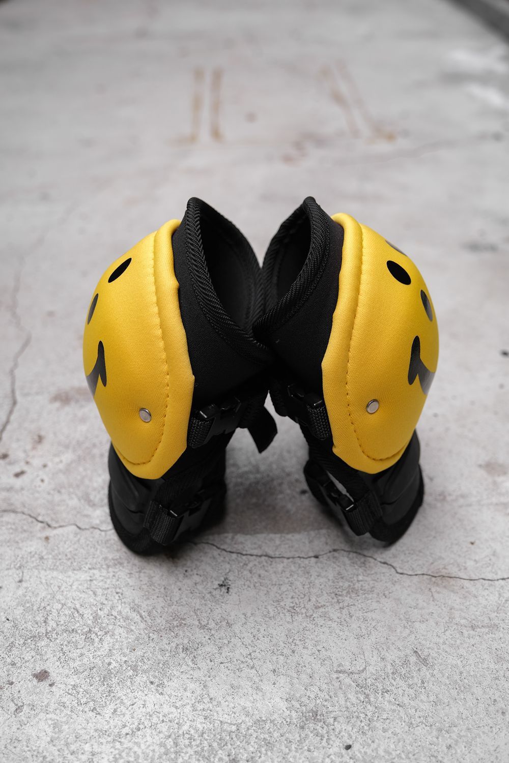 Kapital Kapital Rain Smiley Knee Pads Size ONE SIZE - 3 Thumbnail