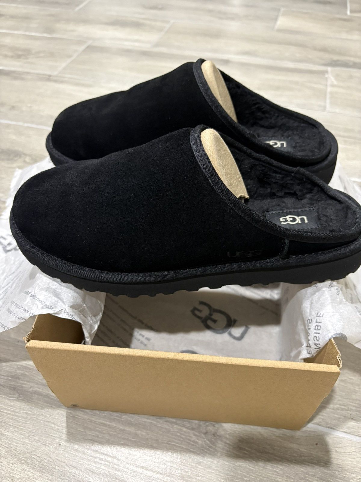 Ugg Ugg M Classic Slip-On Size US 10 / EU 43 - 1 Thumbnail