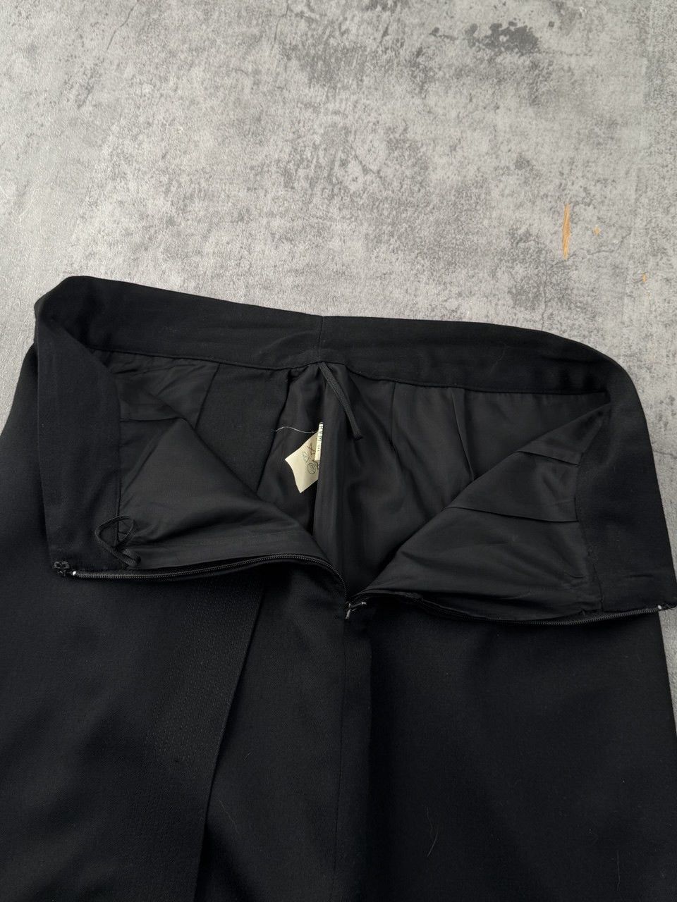 Versace 1980s Gianni Versace Wool Wrap Pencil Skirt Vintage Rare Size 26" / US 2 / IT 38 - 12 Thumbnail