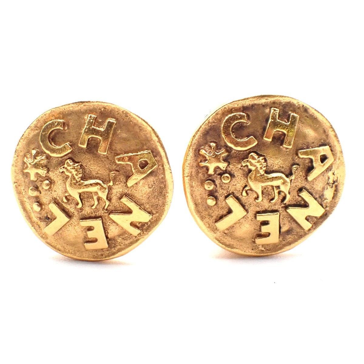 Chanel Gold Plated Vintage Round CC Clip-on Earrings Gold