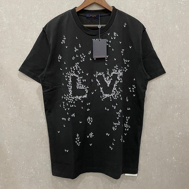 Louis Vuitton Louis Vuitton LV Logo T-Shirt Size L Size US L / EU 52-54 / 3 - 1 Thumbnail