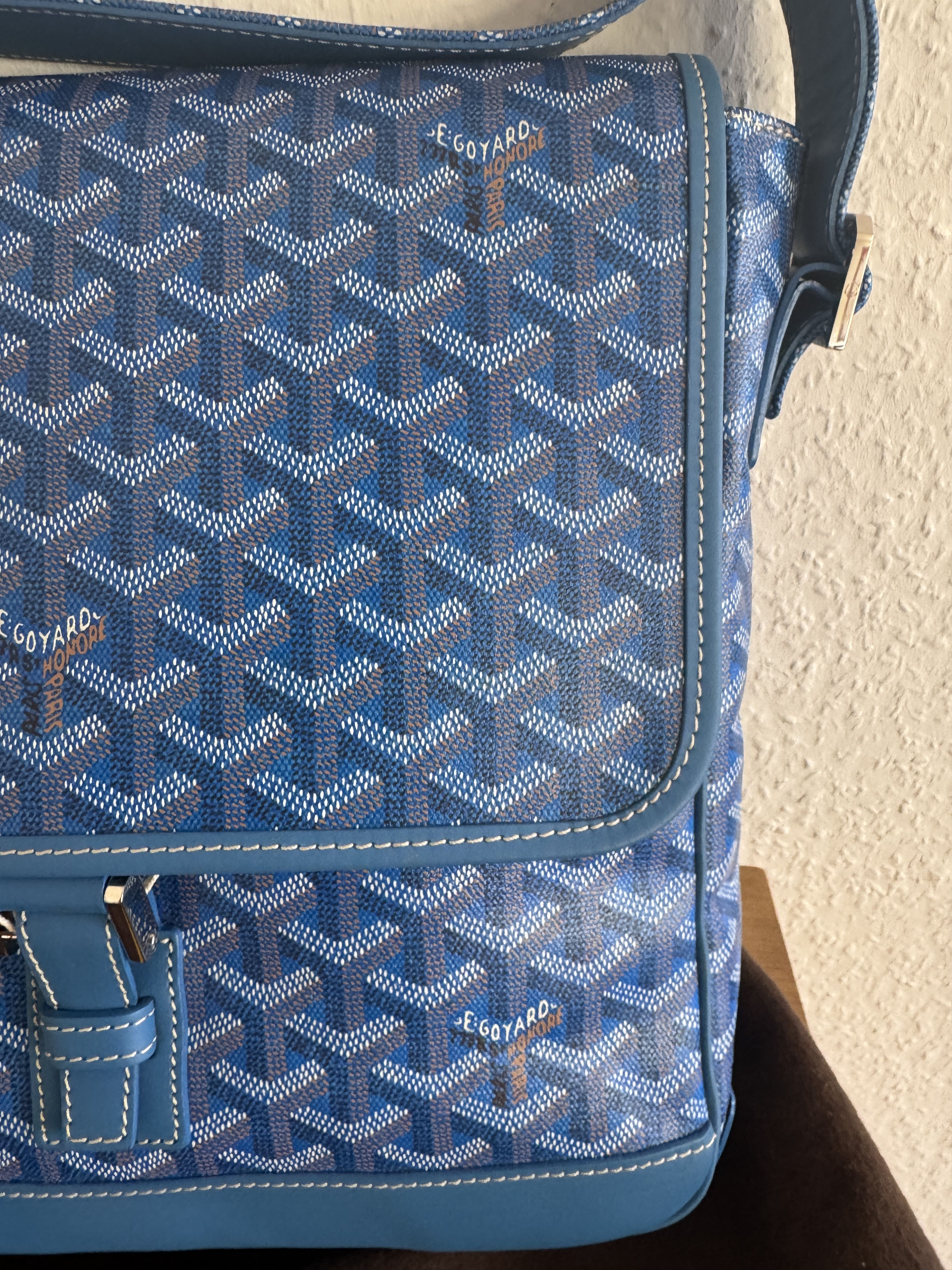Grand Bleu MM Messenger Bag – Sky Blue
