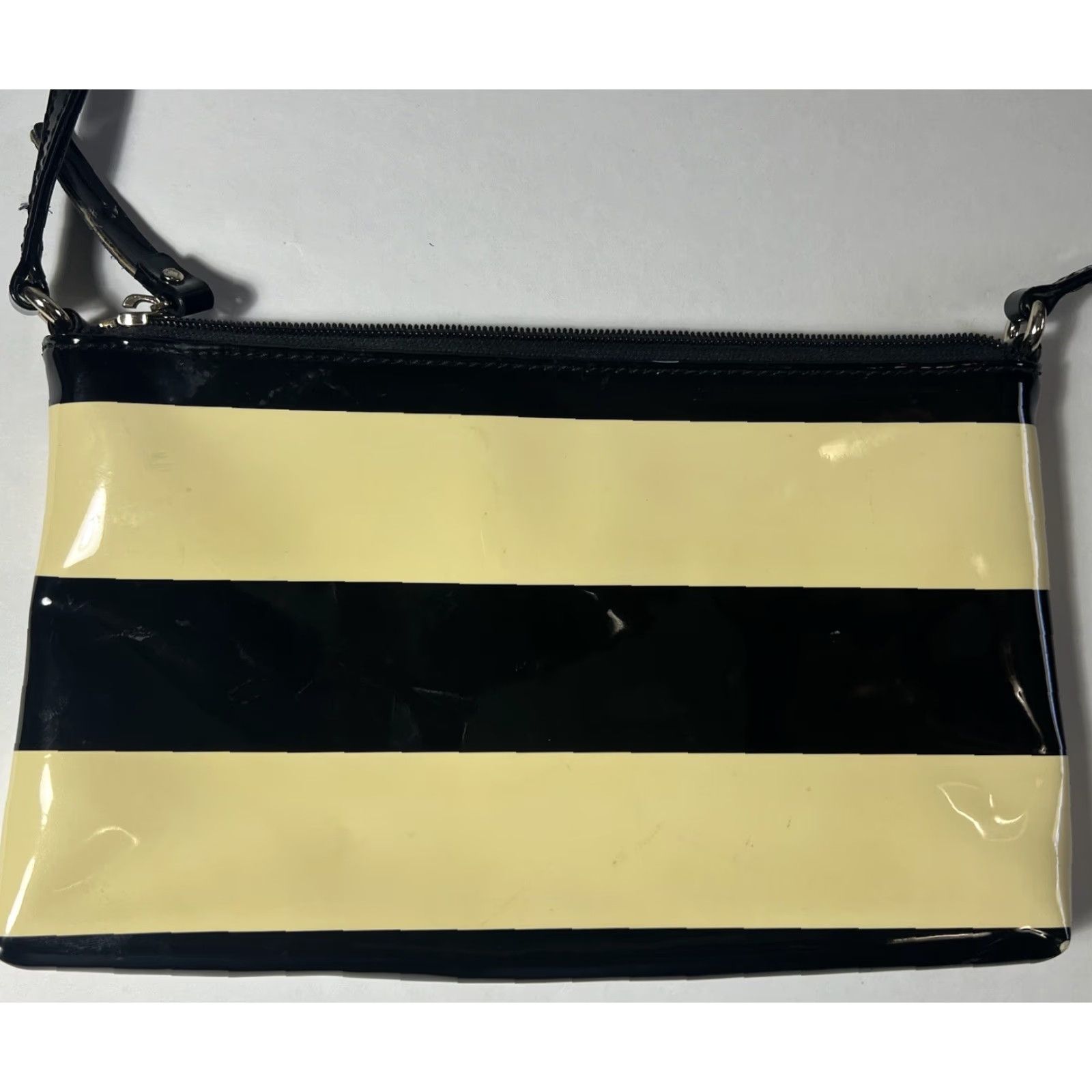 Vintage kate spade new york Shoulder Bag Kate Penn Crossbody Black Cream Patent Leather Zip 9.5 x 6 Cross-Body Strap Womens Size ONE SIZE - 7 Thumbnail