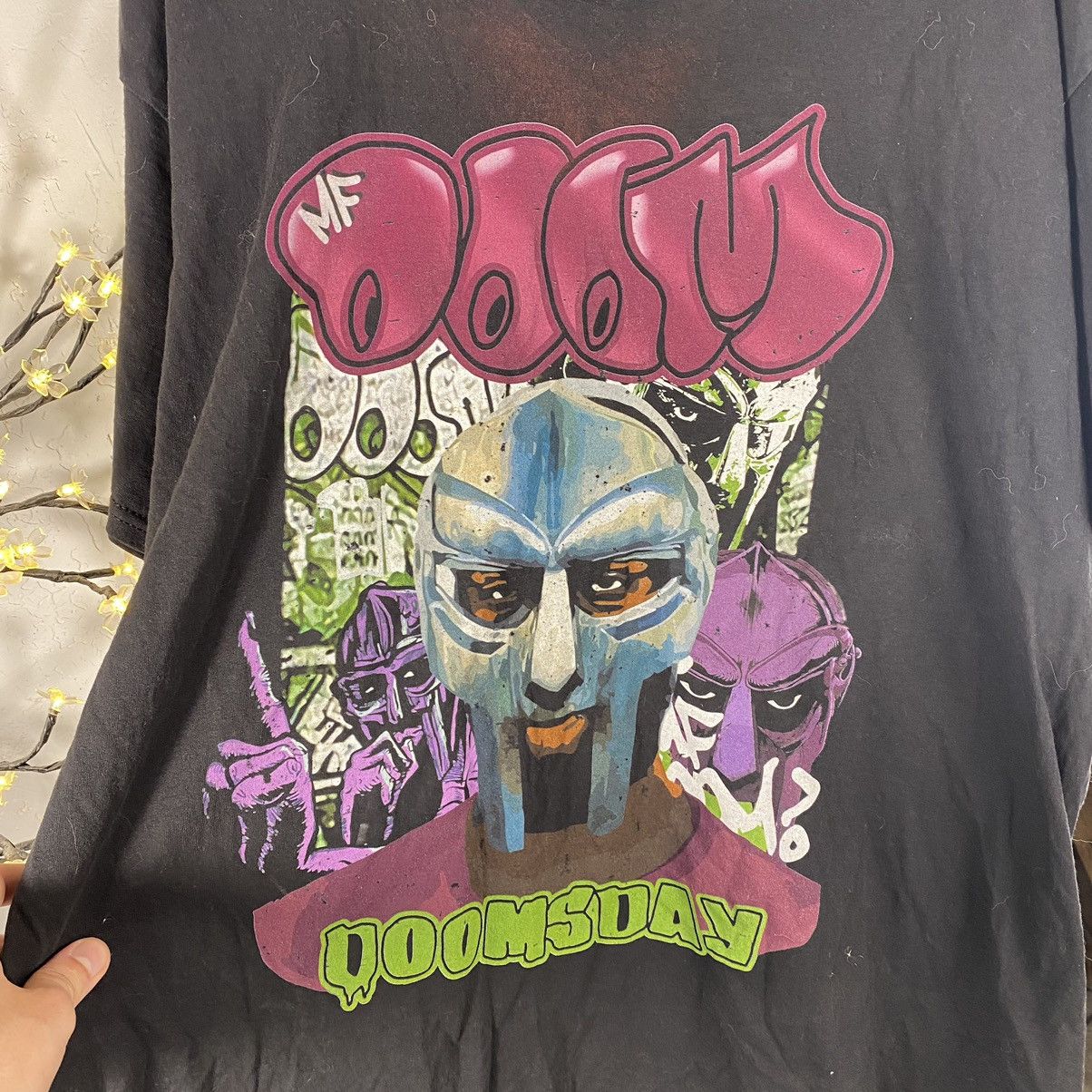 Band Tees MF DOOM Y2K DOOMSDAY CRAZY PRINT T SHIRT Size US XXL / EU 58 / 5 - 2 Thumbnail