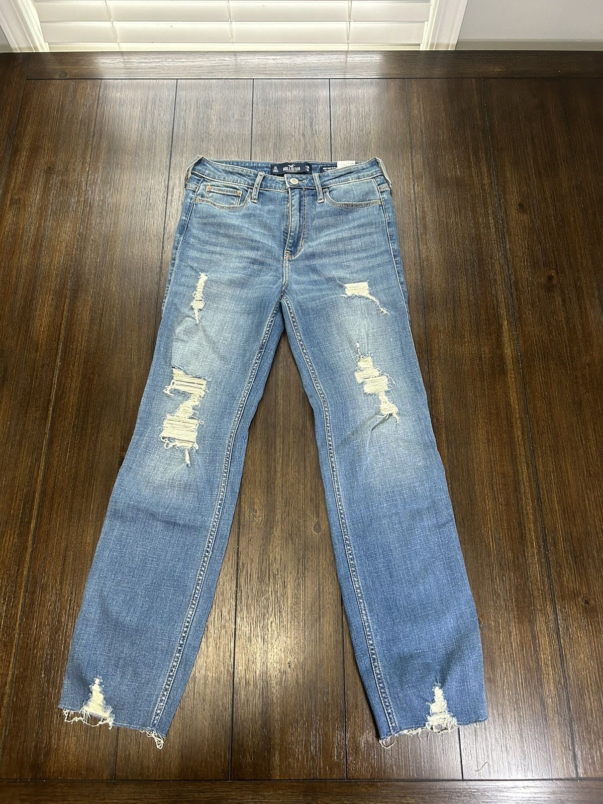 Hollister Hollister Jeans 3L Distressed High-Rise slim straight jeans Size 26" / US 2 / IT 38 - 2 Thumbnail