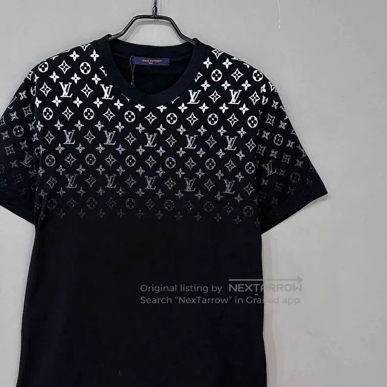 Louis Vuitton Louis Vuitton Black upper half gradient full logo short sl Size US M / EU 48-50 / 2 - 2 Thumbnail