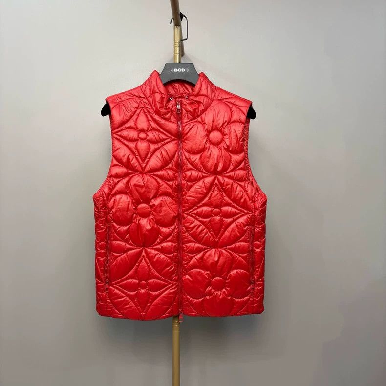 Louis Vuitton Louis Vuitton Red Puffer Vest Size US M / EU 48-50 / 2 - 1 Thumbnail
