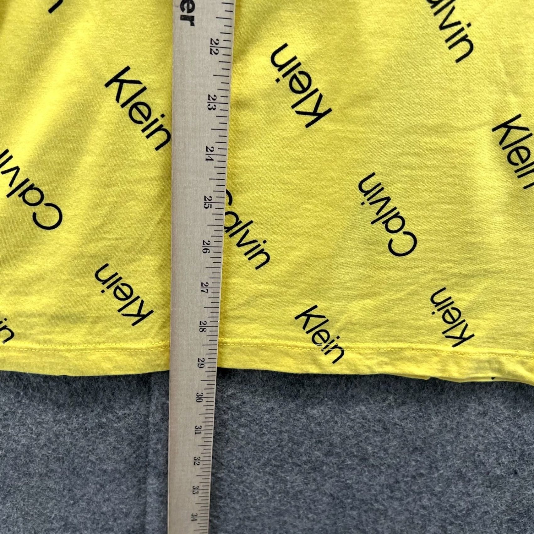 Calvin Klein Calvin Klein Shirt XL Mens Yellow All Over Logo Print Short Sleeve Tee Size US XL / EU 56 / 4 - 7 Thumbnail
