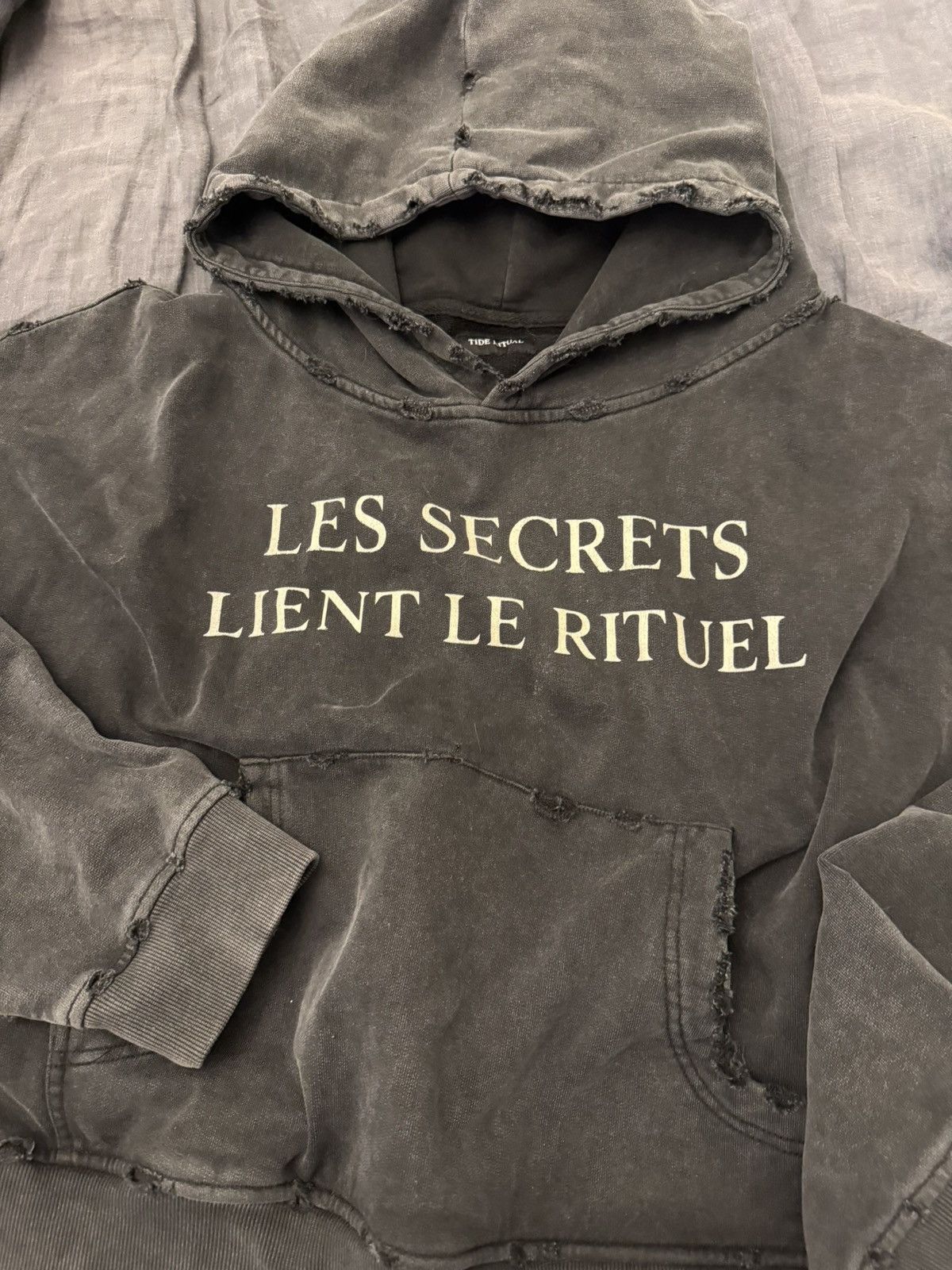 Other Tide Ritual Les Secrets Lient le Rituel (First Edition) Size S / US 4 / IT 40 - 1 Thumbnail