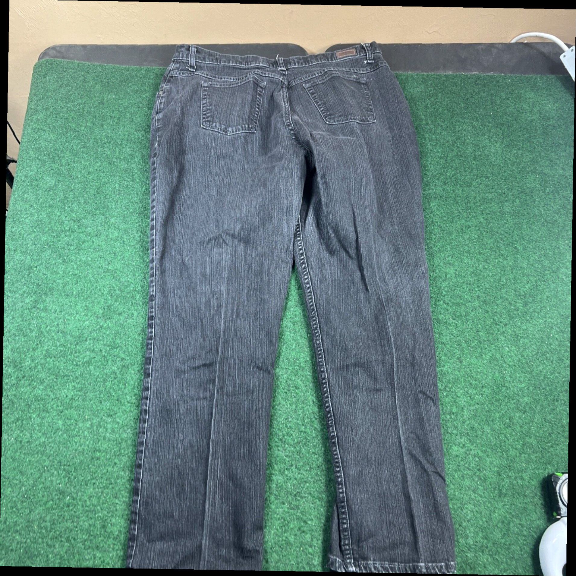 Lee Riders by Lee 18W Jeans Relaxed Black denim Pants Womens Measures 36x30 Size 40" / US 18 - 1 Thumbnail