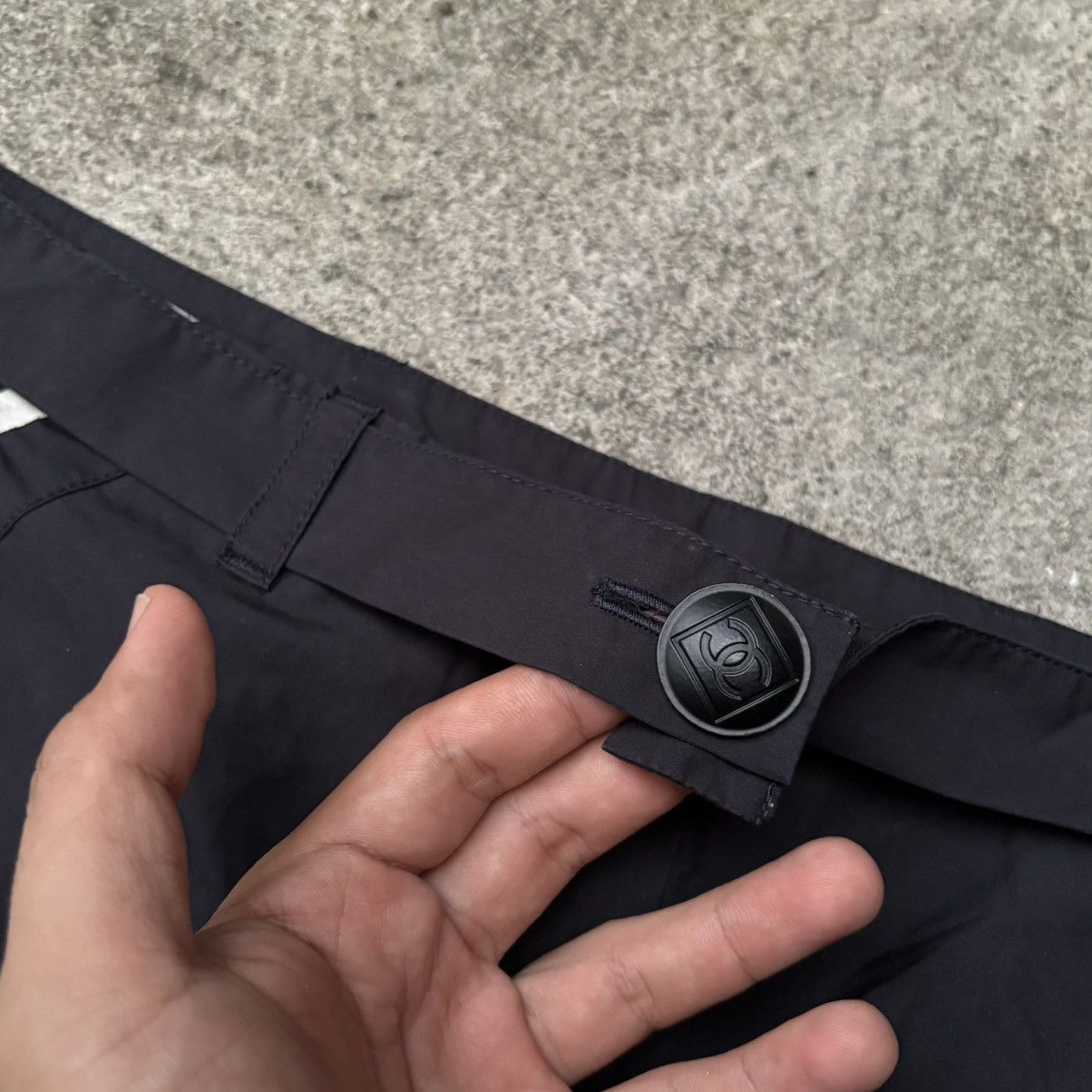 Chanel CHANEL black 2008 CC button shorts Size 32" / US 10 / IT 46 - 2 Thumbnail