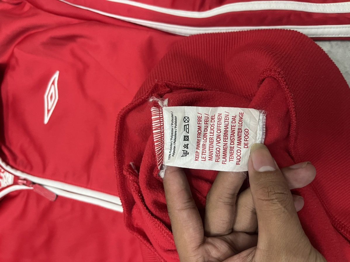 Umbro Vtg Y2k Umbro Tracktop Size US L / EU 52-54 / 3 - 9 Thumbnail