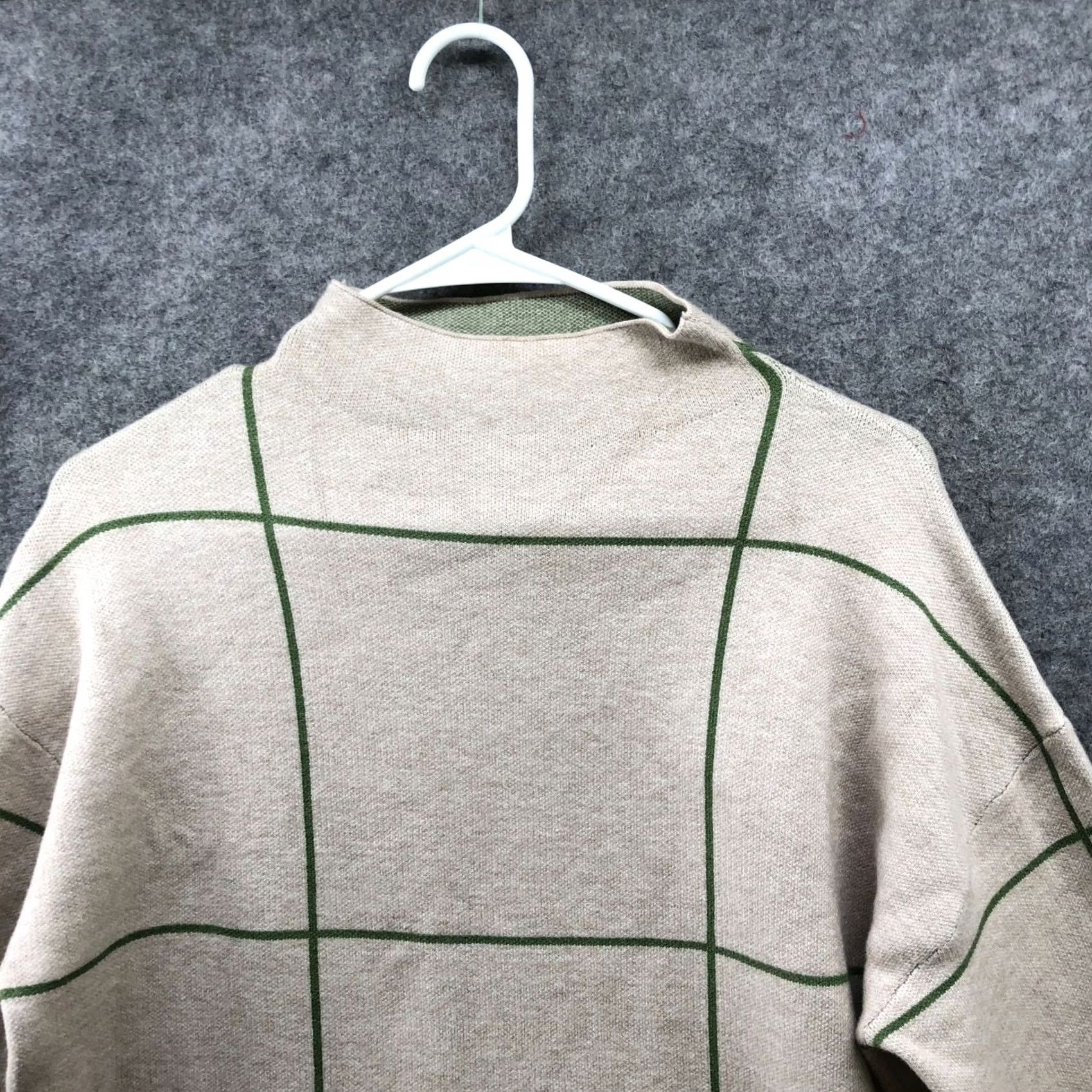 Vintage Tahari Sweater Womens M Mock Neck Beige Green Grid Plaid Knit Pullover Modern Minimalist Casual Long Sleeve Tight-Knit Average Fit Size M / US 6-8 / IT 42-44 - 3 Thumbnail