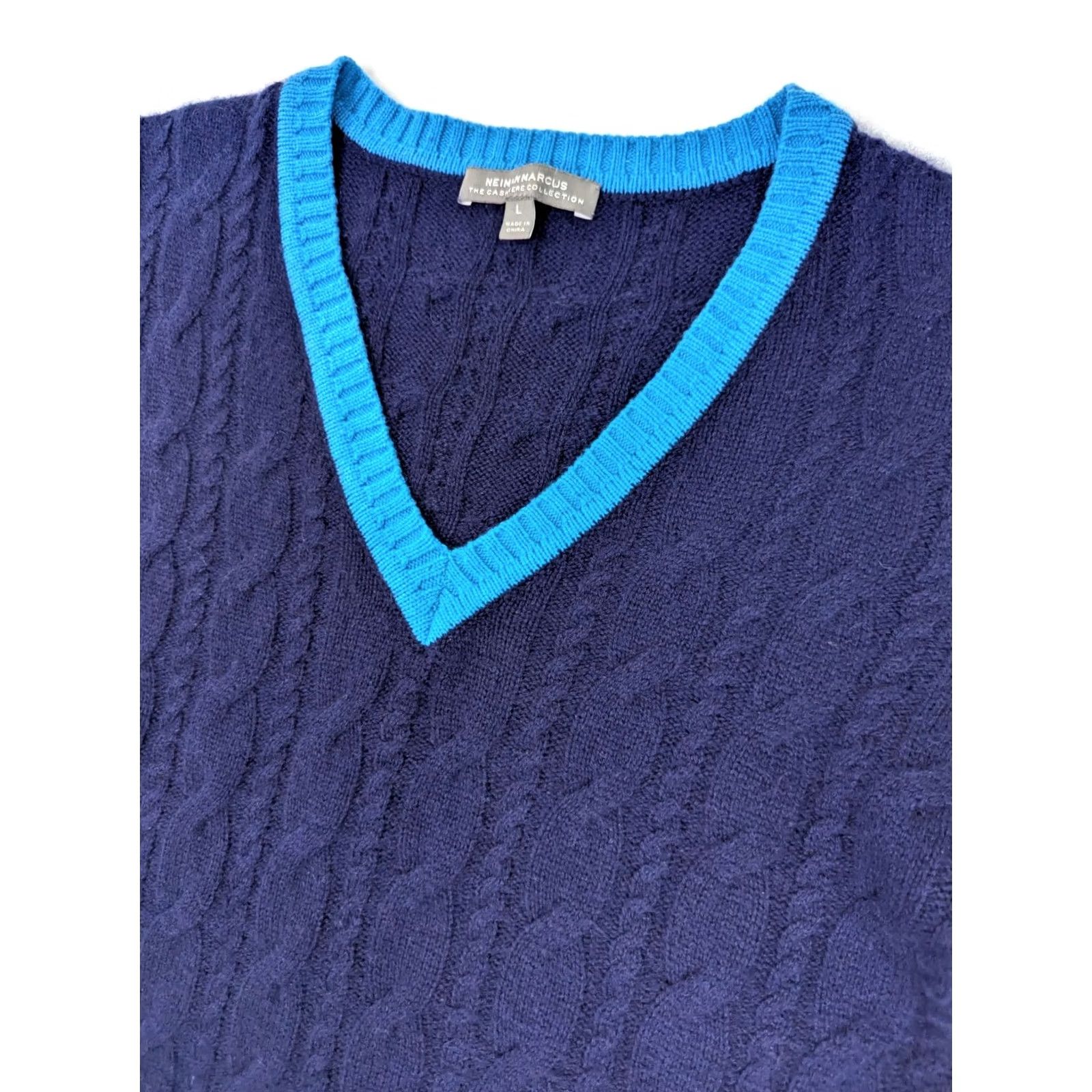 Neiman Marcus Neiman Marcus Cashmere Collection Cable Knit Ribbed Rope V-Neck Women L Blue Sweater Size L / US 10 / IT 46 - 2 Thumbnail