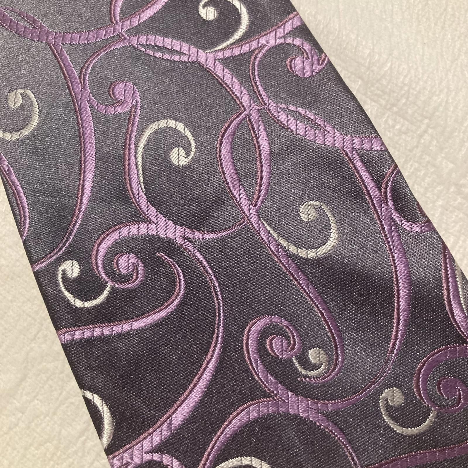 Van Heusen NWOT Van Heusen Tie 100% Silk 58/3.5 Size ONE SIZE - 2 Thumbnail