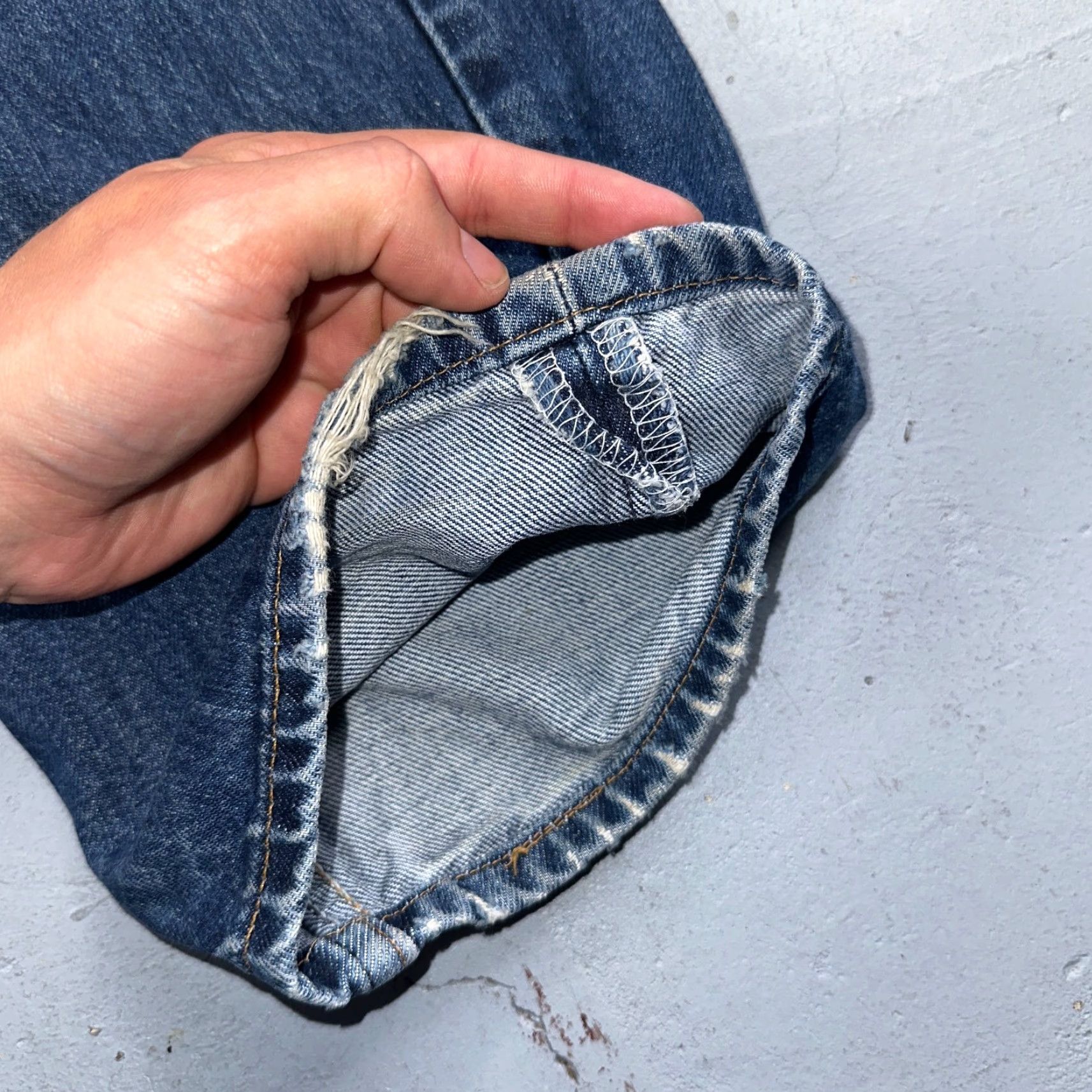 Levi's VINTAGE Levi's 501 Jeans Blue Mid Wash 38x34 Straight Leg Jeans Men 90s 501 Series Classic Comfort Denim Button Size US 38 / EU 54 - 4 Thumbnail