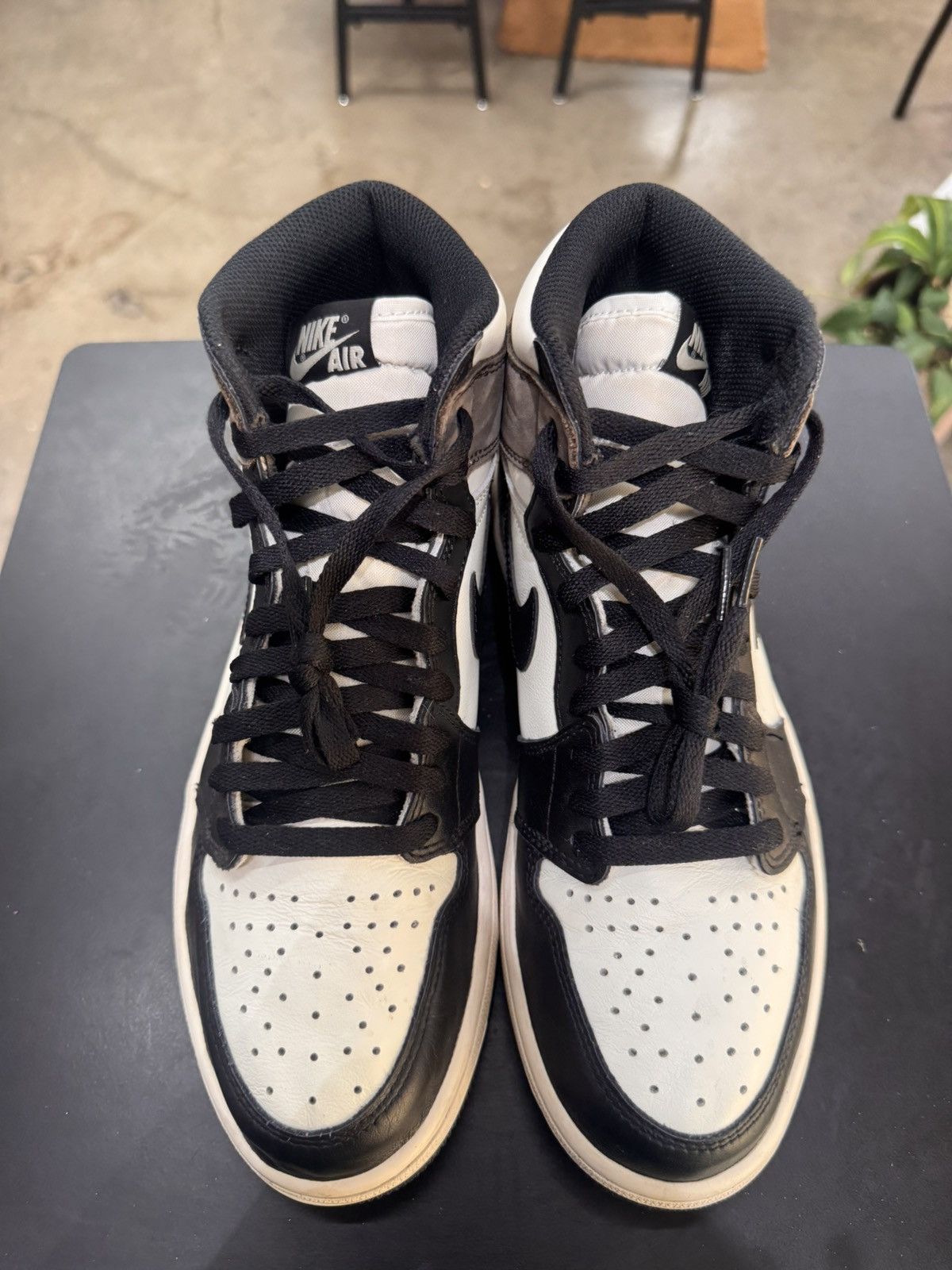Jordan Brand Air Jordan 1 Dark Mocha Size 9 (2020) Size US 9 / EU 42 - 2 Thumbnail