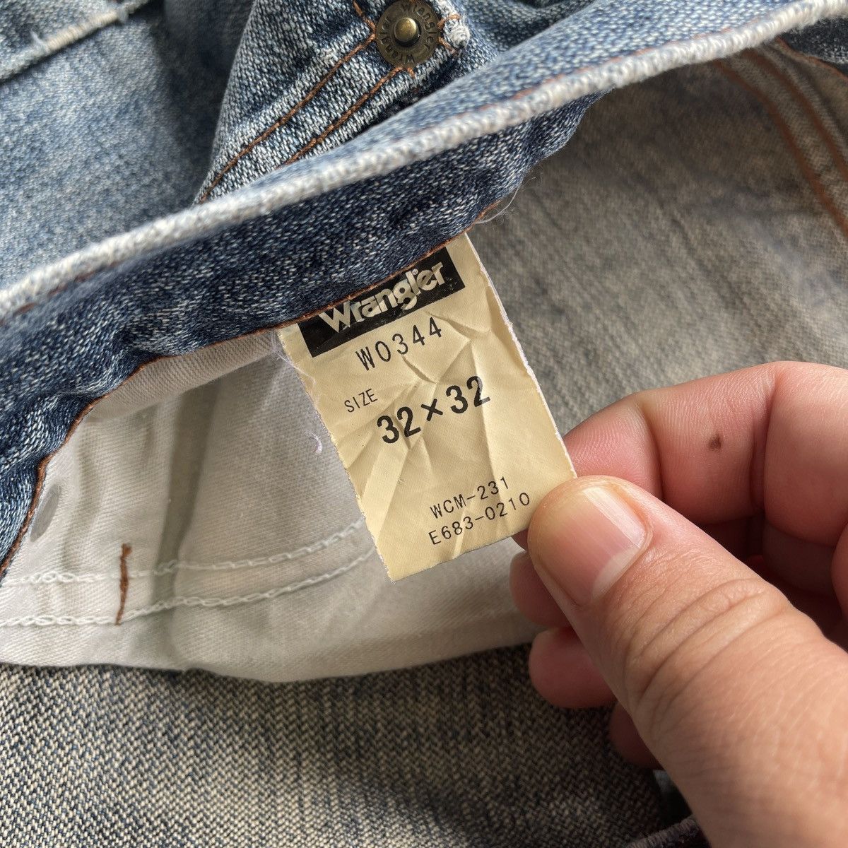 Japanese Brand Vintage Wrangler Jeans Distressed Faded Denim Pants W32 Size US 32 / EU 48 - 7 Thumbnail