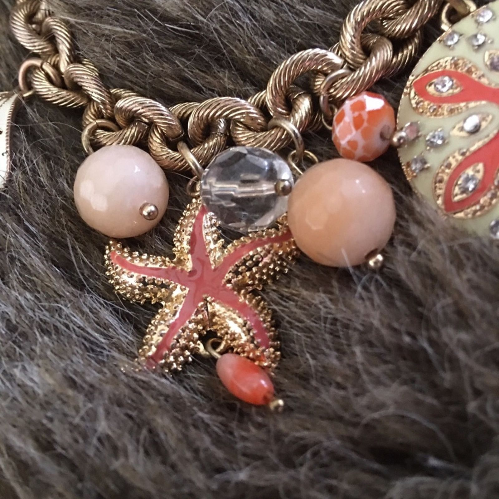 Jewelry Gold tone chain link beach charm theme bracelet Size ONE SIZE - 7 Thumbnail
