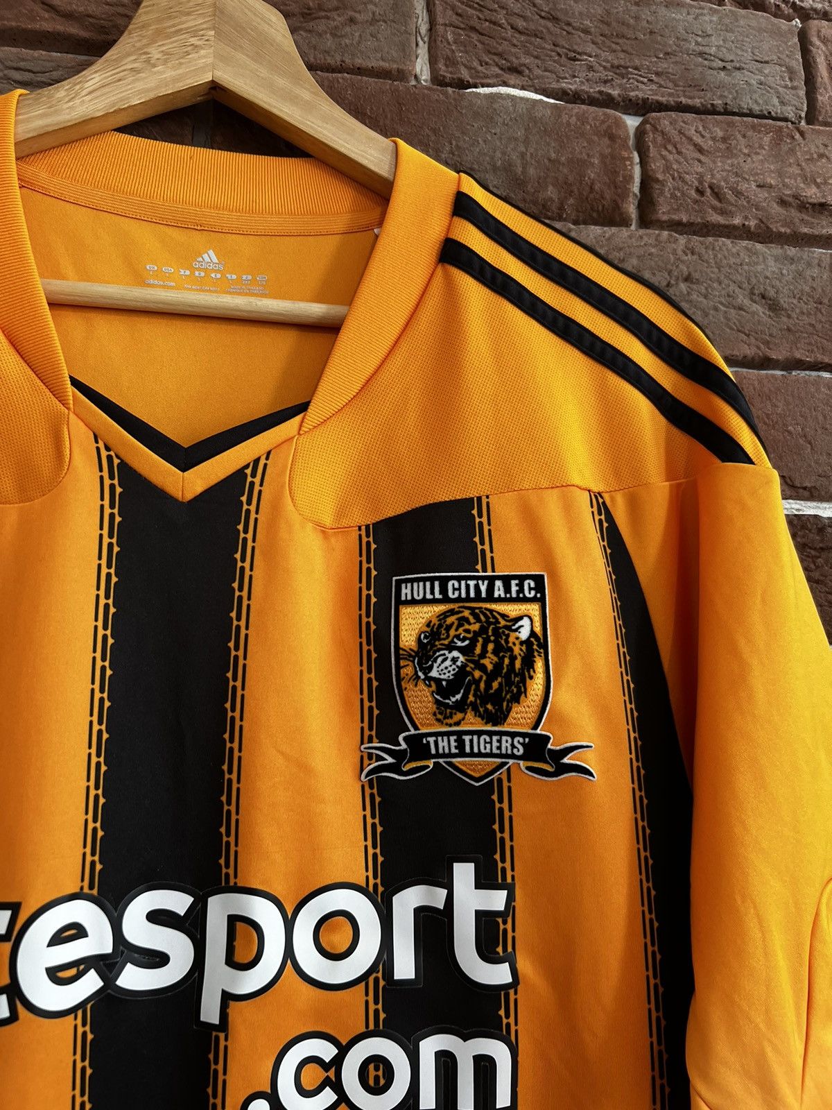 Vintage Rare Hull City AFC Home Shirt 2010 Soccer Football Jersey Size US L / EU 52-54 / 3 - 4 Thumbnail