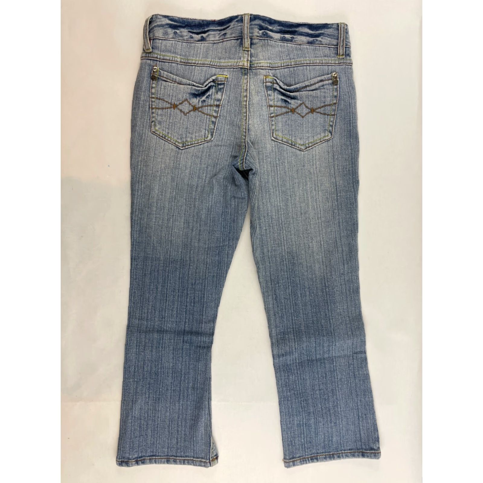 Denime Mudd Jeans Women's Junior's Size 3 Capri Pants Blue Denim Low Rise Straight Leg Capri Jeans Woman Size 26" / US 2 / IT 38 - 2 Thumbnail