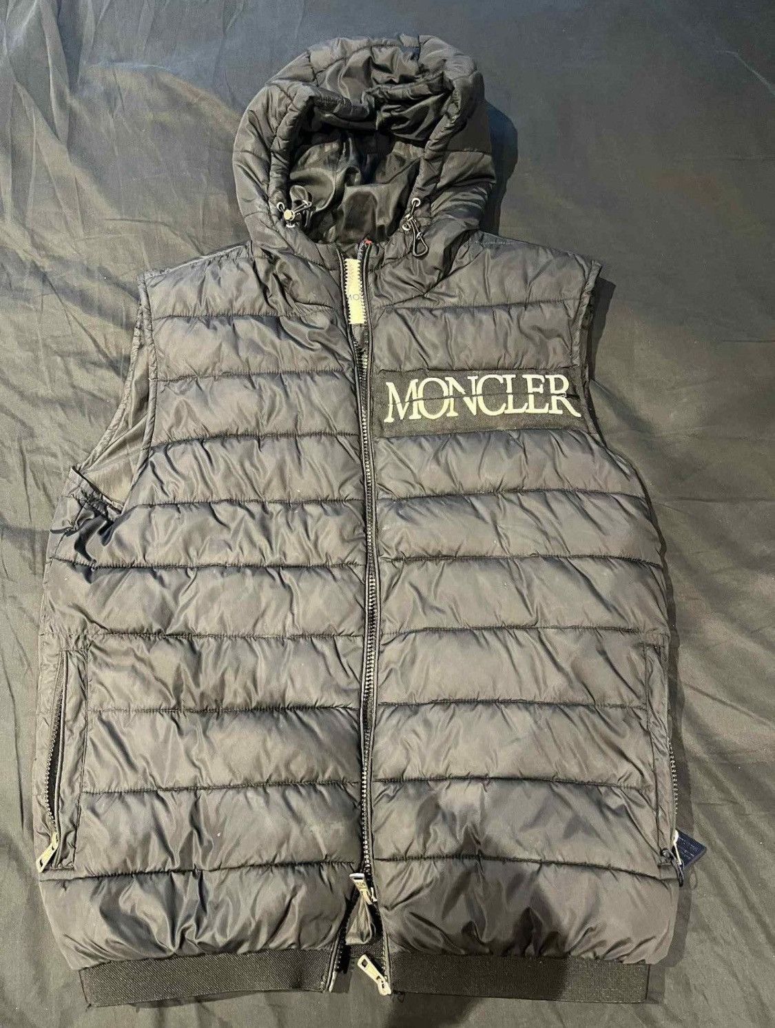 Moncler Laruns Moncler Gilet Size US S / EU 44-46 / 1 - 1 Thumbnail