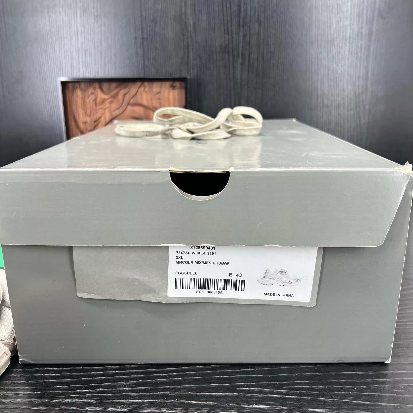 Balenciaga Balenciaga 3XL Size 43 Light Beige Like New Size US 10 / EU 43 - 9 Thumbnail