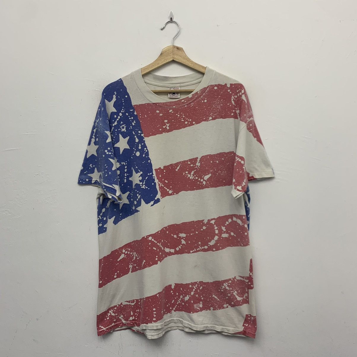 Vintage Vintage 90s American USA Full Print t-shirt Size US L / EU 52-54 / 3 - 1 Thumbnail