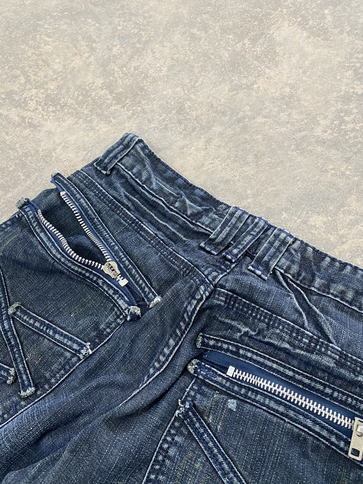 Le Grande Bleu (L.G.B.) VINTAGE OELYNO ITALY JEANS STONE WASHED LGB PUNK Size US 31 - 15 Thumbnail