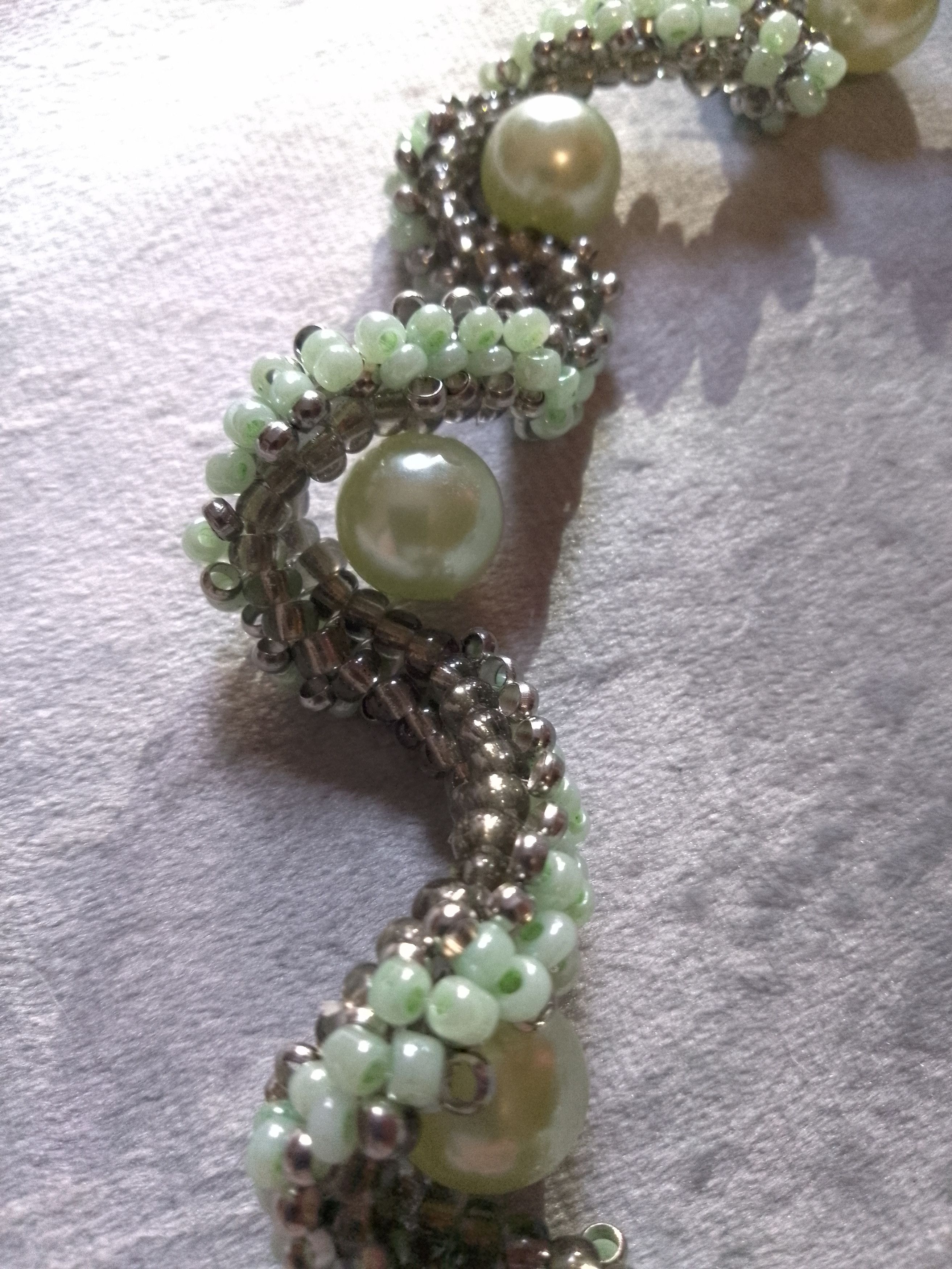 Handmade Necklace Green Pearls Wavy Pattern Elegant Vintage style Size ONE SIZE - 11 Thumbnail