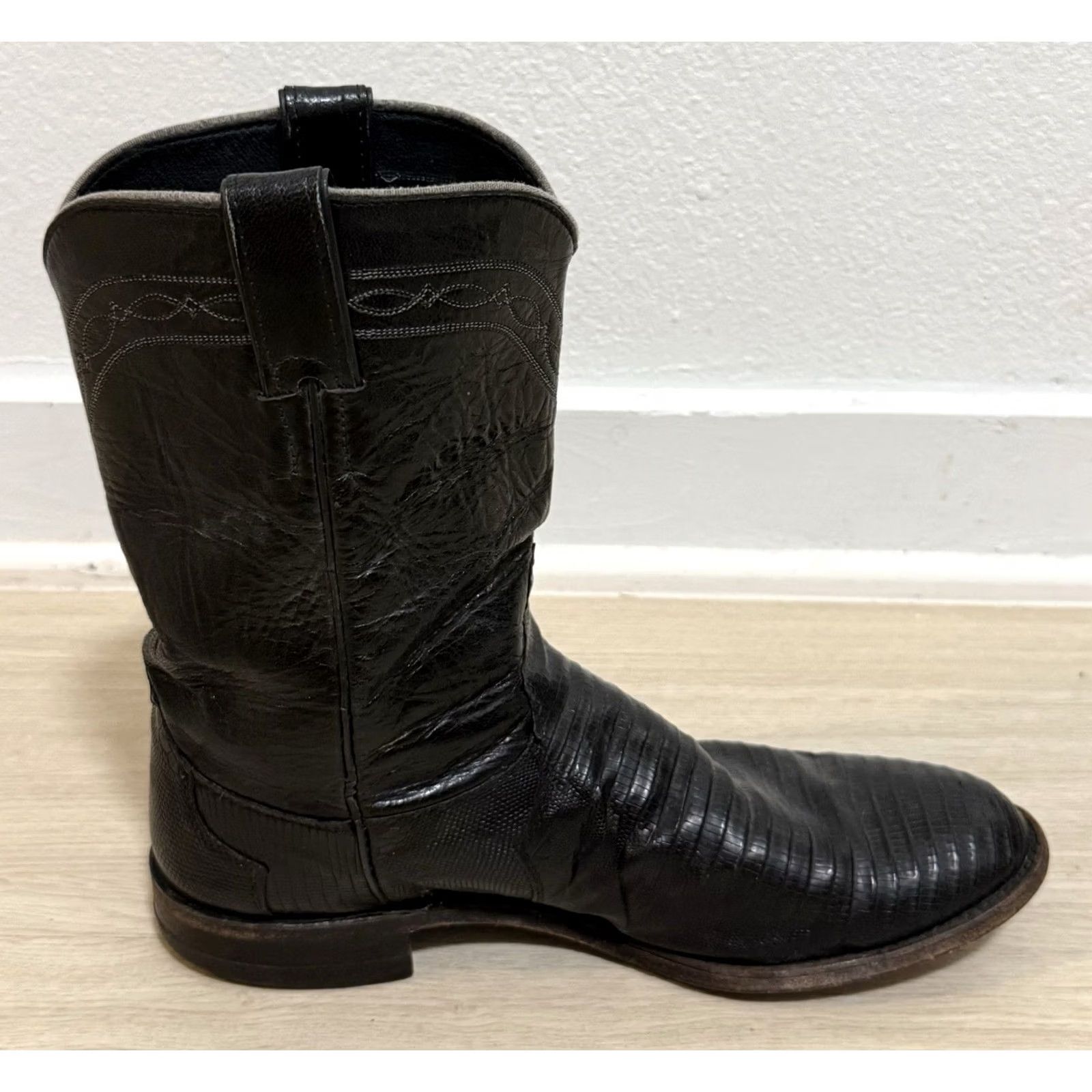 Justin Boots VINTAGE Justin Boots 3112 Cowboy Boot Mid-Calf Leather Black D Mens 10US 44EU Lizard Embroidered Western Cowboy Leather Outsole Boots Size US 10 / EU 43 - 4 Thumbnail