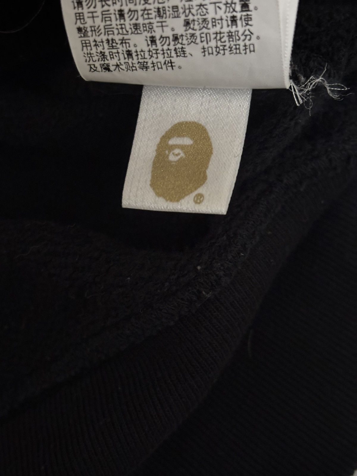 Bape Auth ale bape glow in the dark shark full zip hoodie M used Size US M / EU 48-50 / 2 - 13 Thumbnail