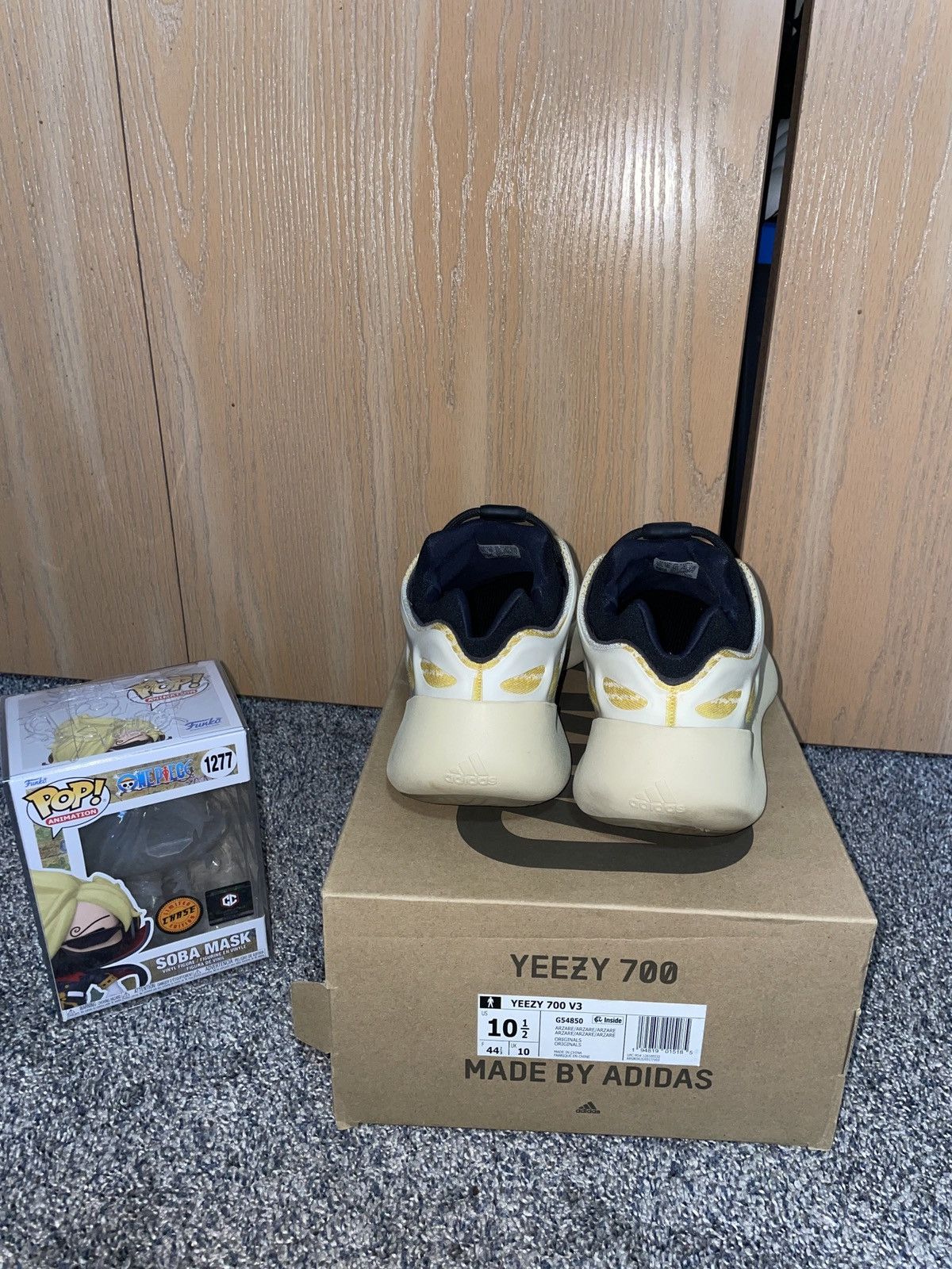 Yeezy YEEZY 700 V3 Mono Safflower Size US 9.5 / EU 42-43 - 4 Thumbnail