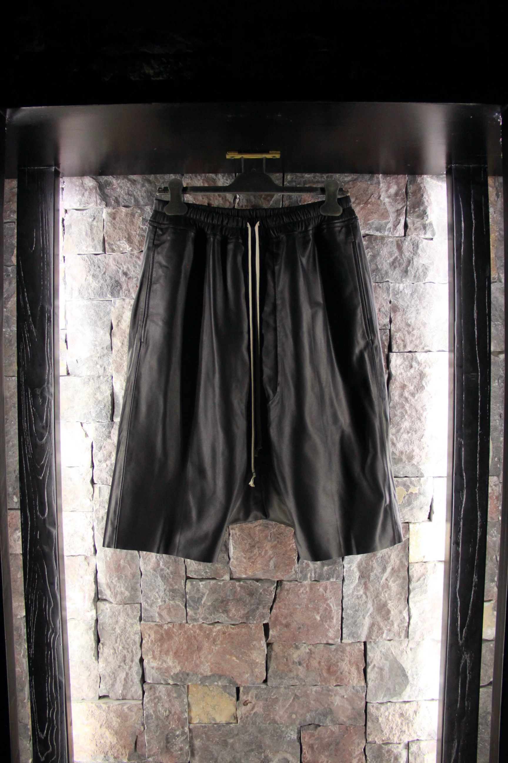 Rick Owens Rick Owens Black Shorts Men 34 Size US 34 / EU 50 - 1 Thumbnail