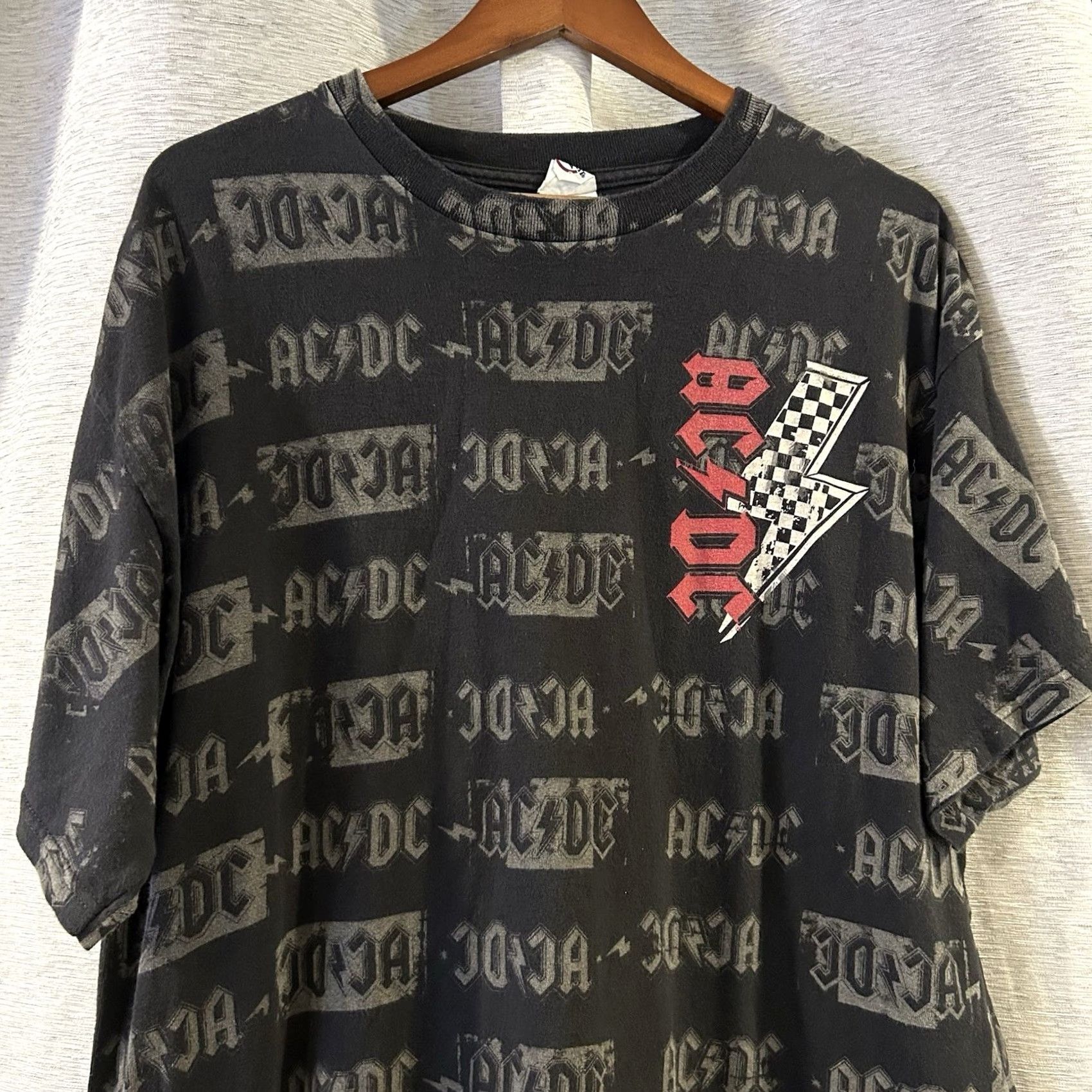 Vintage AC/DC Logo ALL OVER Logo Bolt Official Shirt XL Black Men T-Shirt Rock Music Band Cotton Crew Neck Shirt XL Mens Size US XL / EU 56 / 4 - 3 Thumbnail