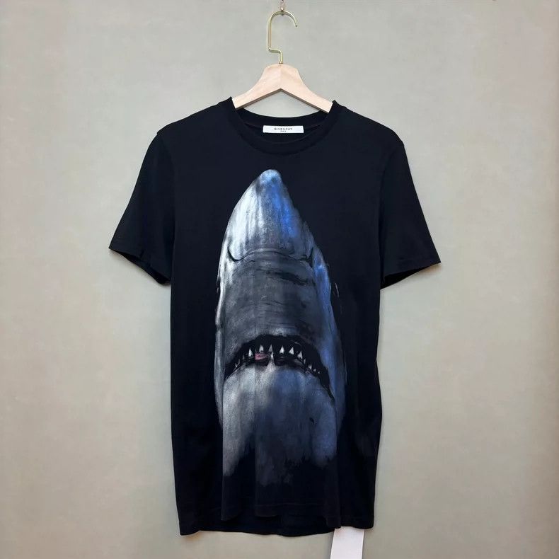 Givenchy Givenchy Shark print slim fit round neck short-sleeve T-sh Size US XS / EU 42 / 0 - 1 Thumbnail