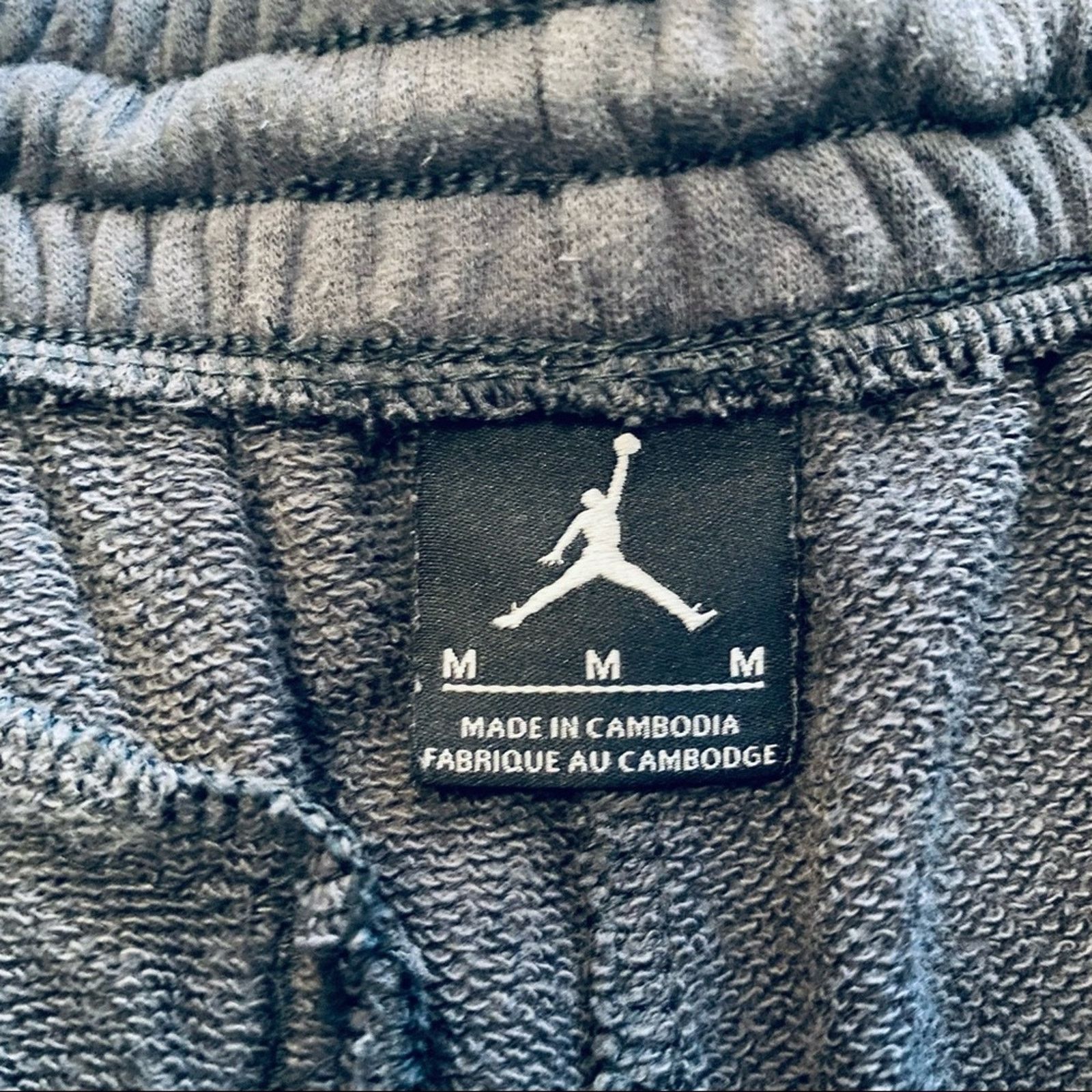 Nike Nike gray AirJordan basketball shorts Size US 34 / EU 50 - 3 Thumbnail