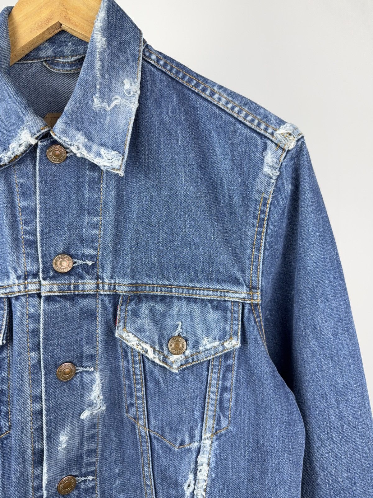 Levi's Vintage Clothing Vintage Levi’s Distressed Denim Jacket 90s Trucker Size US M / EU 48-50 / 2 - 3 Thumbnail