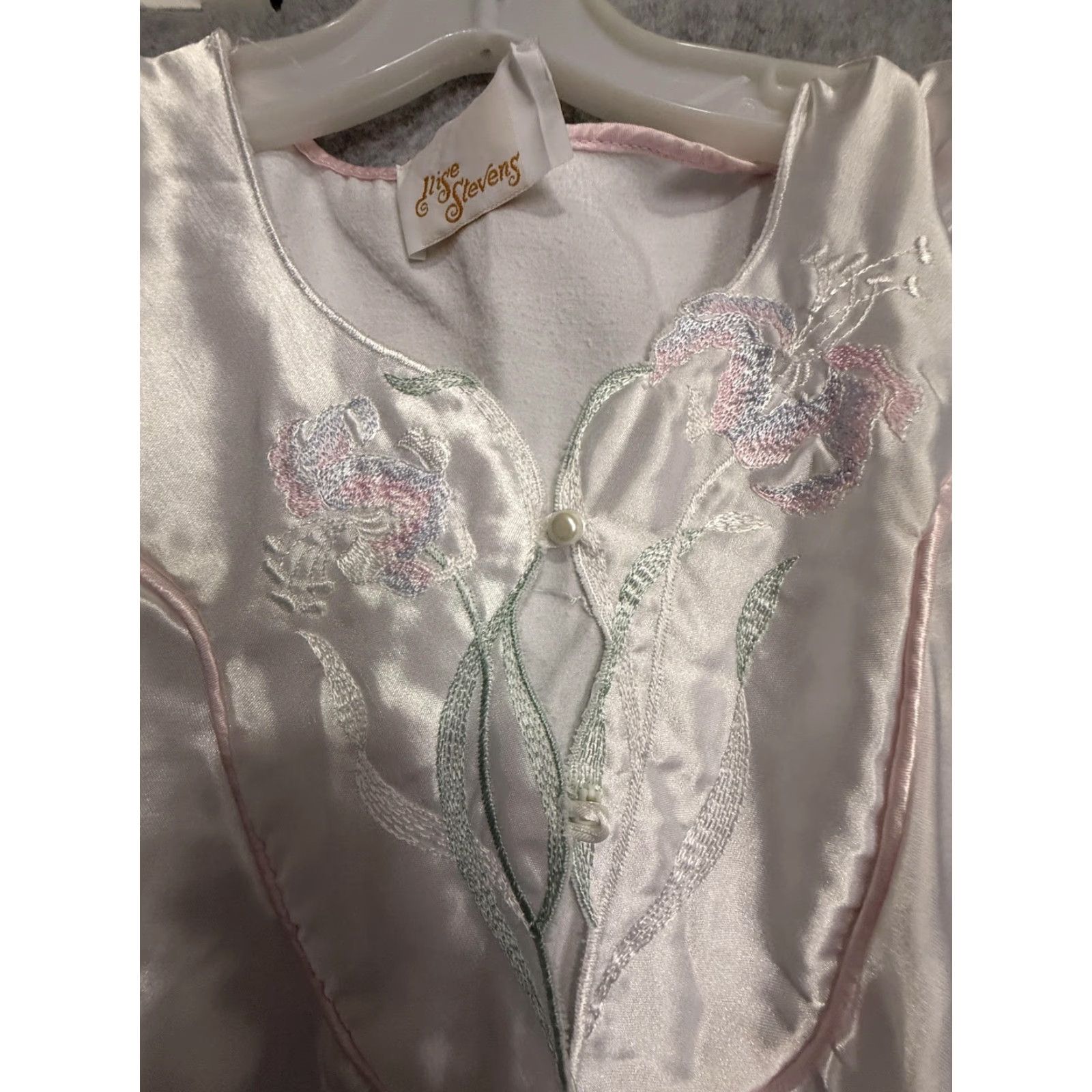 Vintage VINTAGE Ilise Stevens Nightgown Womens M White Satin Embroidered Floral 80s Size ONE SIZE - 2 Thumbnail